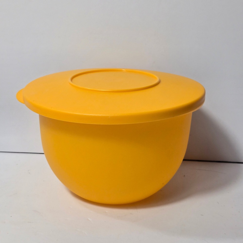 Tupperware 1.3L Mixing Bowl with Lid Yellow 3095B-2 Vintage Style Kitchenware